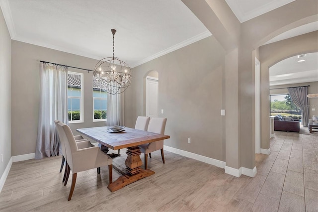 dining room featuring light hardwood / wood-style floors, an inviting chandelier, and crown molding