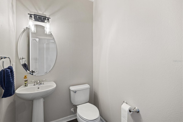 bathroom featuring toilet and sink