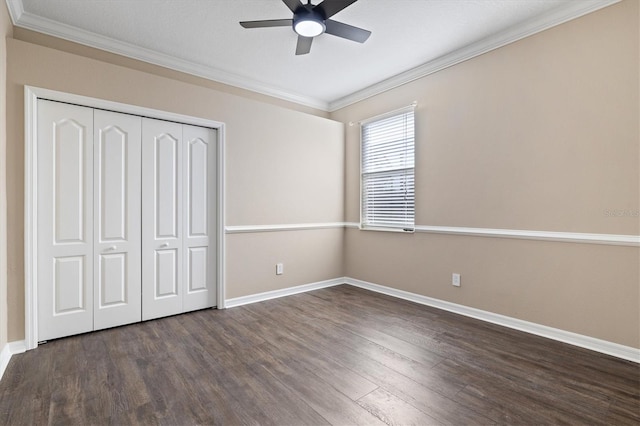 unfurnished bedroom featuring dark hardwood / wood-style flooring, a closet, ceiling fan, and crown molding