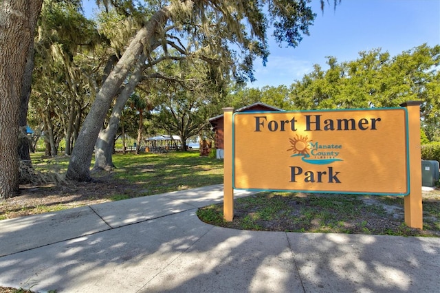 view of community / neighborhood sign