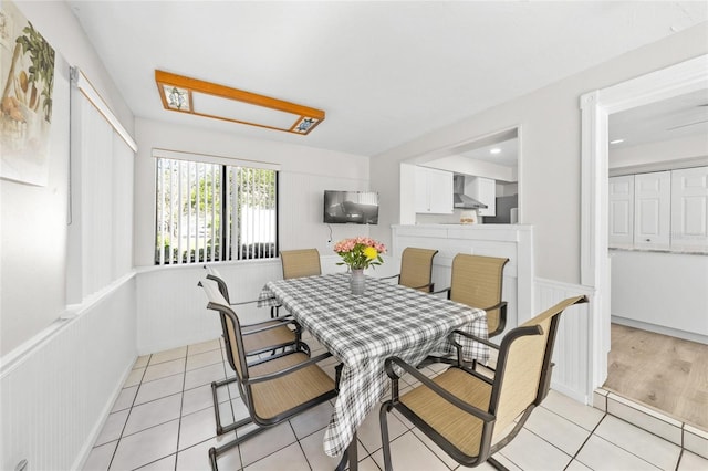 dining room with light hardwood / wood-style floors