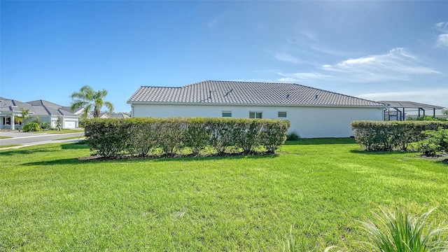 view of side of property featuring a yard