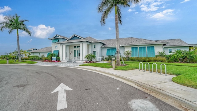 view of front of property with a front yard