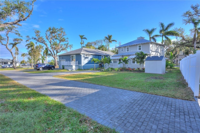 view of front facade with a front yard