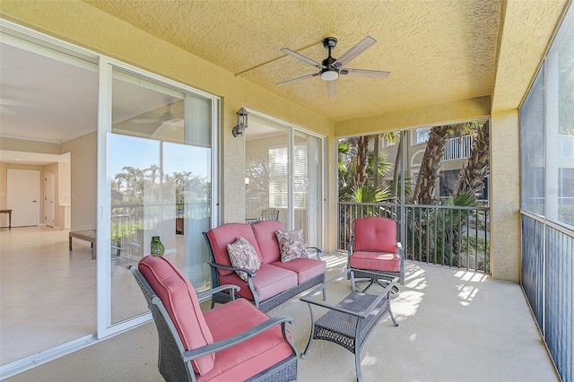 sunroom with ceiling fan