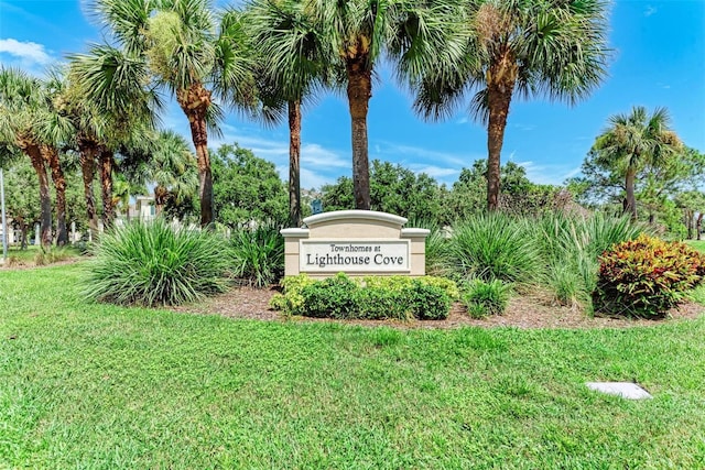 community sign with a lawn