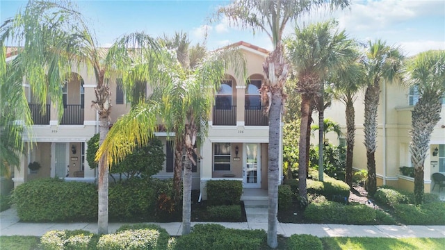 view of front of home featuring a balcony