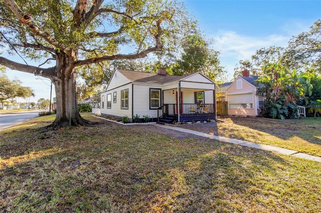 view of front facade with a porch and a front lawn