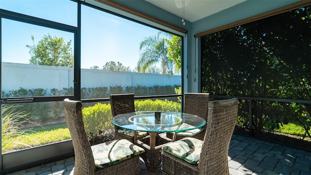 4326 Tamarind Pl, Bradenton, FL 34203 - sunroom with outdoor dining area