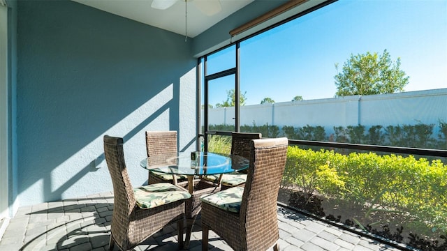 4326 Tamarind Pl, Bradenton, FL 34203 - sunroom featuring vaulted ceiling
