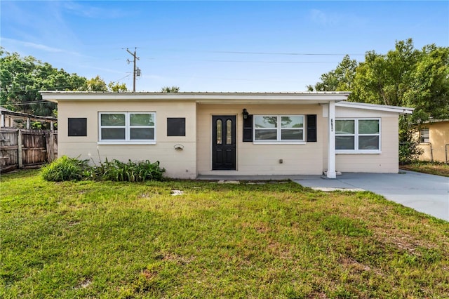 view of front of home featuring a front lawn