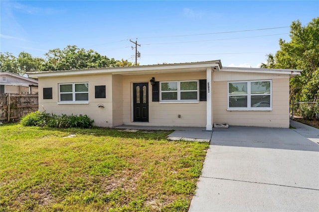 ranch-style home with a front yard