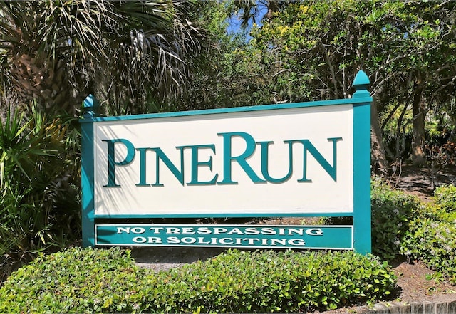 view of community / neighborhood sign