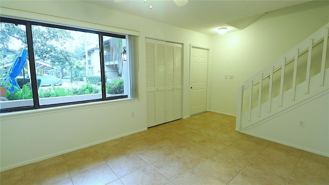 unfurnished room featuring light tile patterned floors