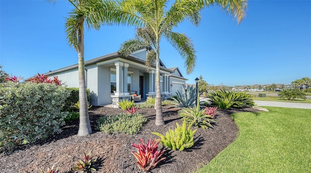 view of front of home featuring a front yard and a garage