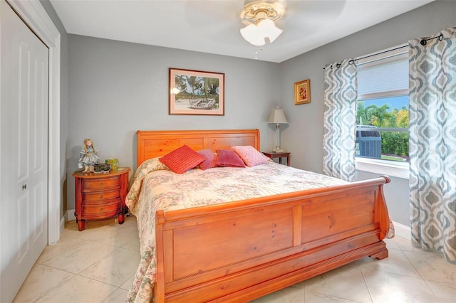 bedroom featuring ceiling fan and a closet