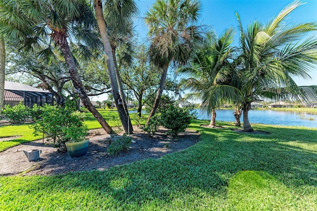 view of yard featuring a water view