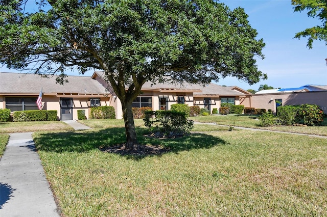 single story home with a front yard