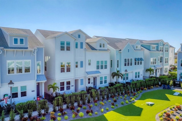 view of front of house with a front lawn