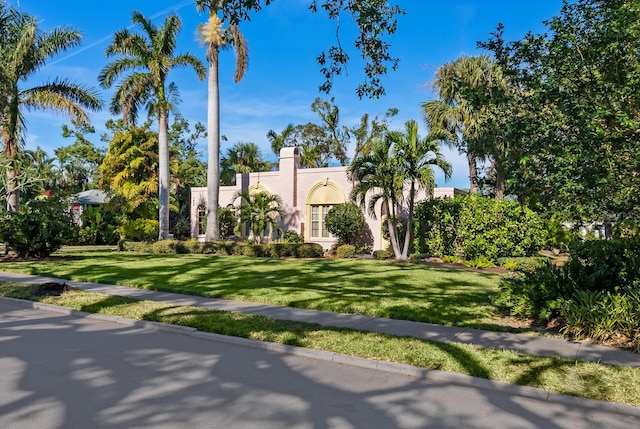 view of front of house with a front yard