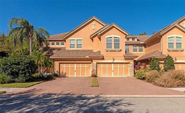 view of front facade featuring a garage