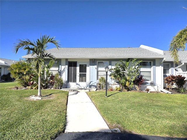 single story home featuring a front lawn