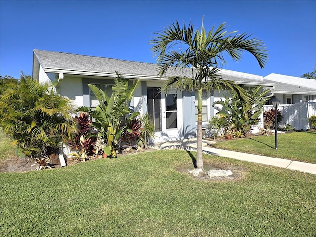 view of front of house featuring a front yard