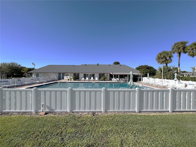 view of swimming pool