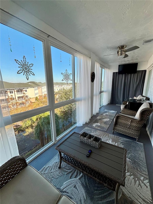 sunroom with ceiling fan