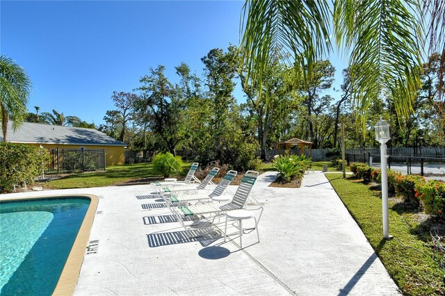 7806 Ontario Street Cir Unit 7806, Sarasota, FL 34243 - view of swimming pool with a patio