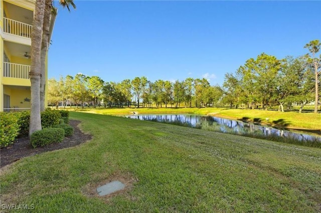 view of yard featuring a water view