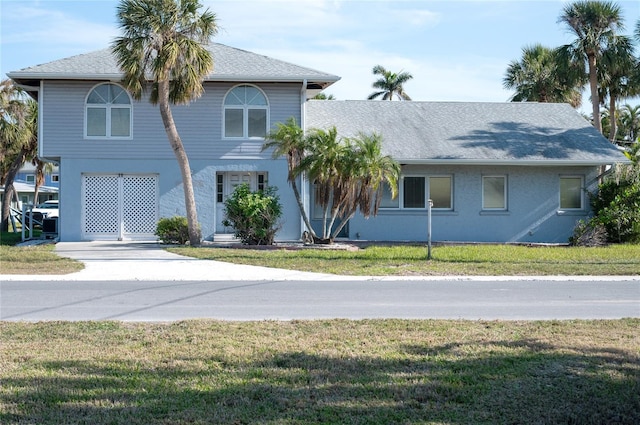 view of front of home with a front lawn