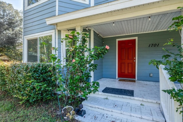 property entrance with covered porch