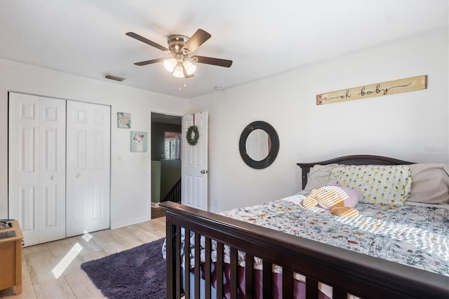 bedroom featuring ceiling fan, light hardwood / wood-style floors, and a closet