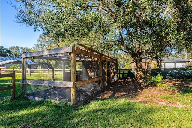 view of yard featuring an outbuilding