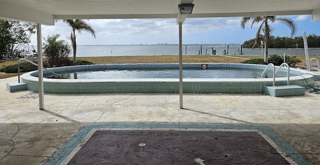 view of swimming pool featuring a water view