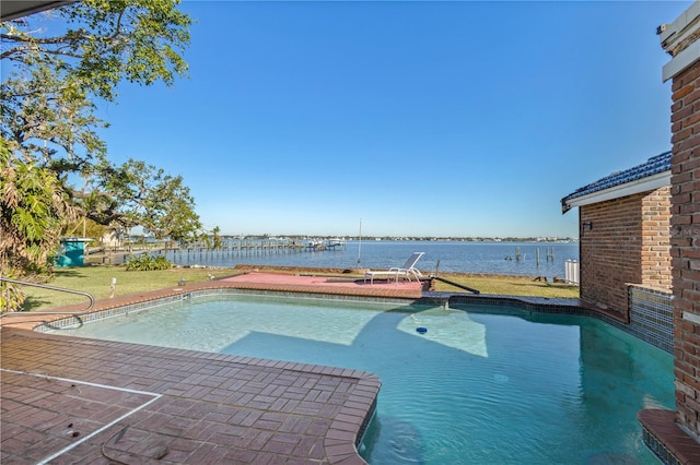 view of swimming pool featuring a water view