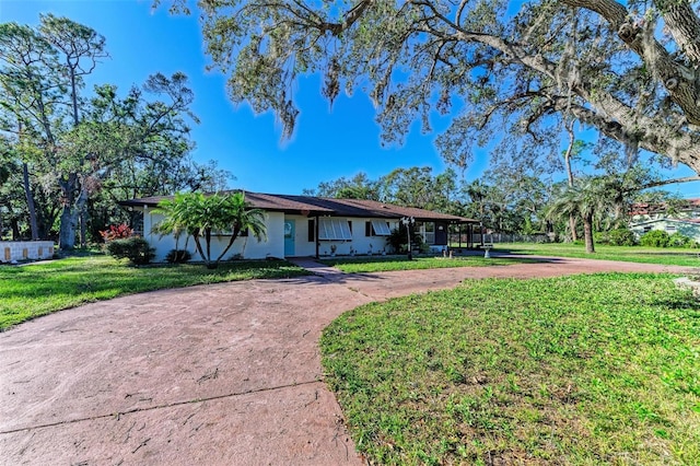 single story home featuring a front yard