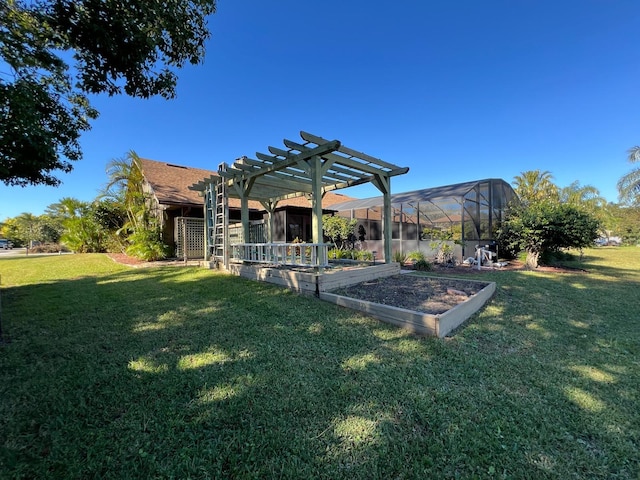 view of yard featuring a pergola