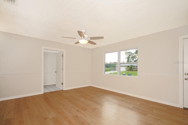 unfurnished room featuring light hardwood / wood-style flooring and ceiling fan