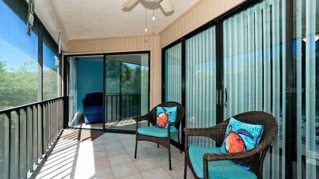 sunroom featuring ceiling fan