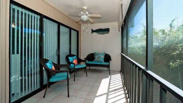 sunroom / solarium with ceiling fan