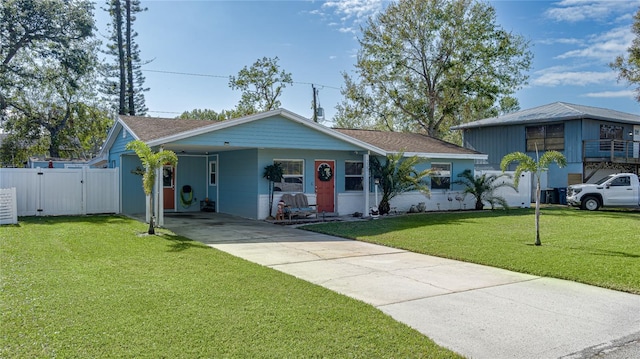 view of front of property featuring a front lawn and a carport