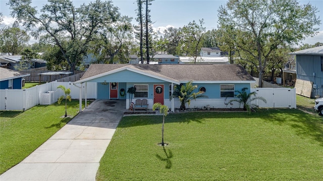 view of front of property featuring a front yard and a carport