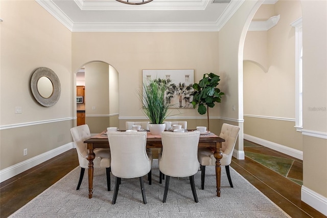 dining room featuring ornamental molding