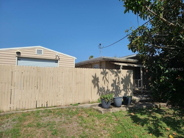 1505 N Peninsula Ave, New Smyrna Beach, FL 32169 - view of yard featuring fence