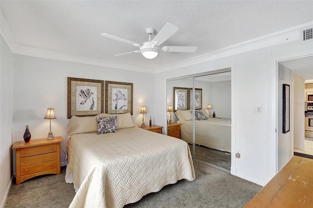 1200 E Peppertree Ln Unit 607, Sarasota, FL 34242 - bedroom featuring carpet floors, a closet, a ceiling fan, crown molding, and a textured ceiling