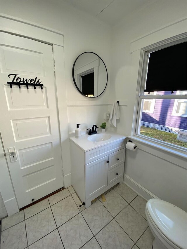 222 27th St W, Bradenton, FL 34205 - bathroom featuring vanity and tile patterned flooring