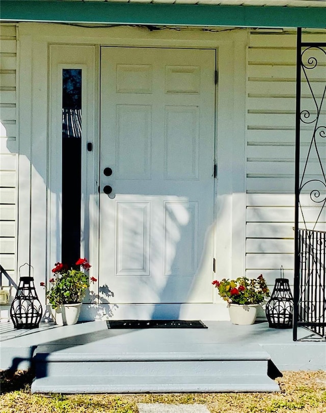 doorway to property with covered porch