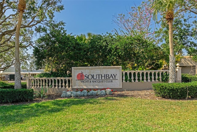 community / neighborhood sign with a yard